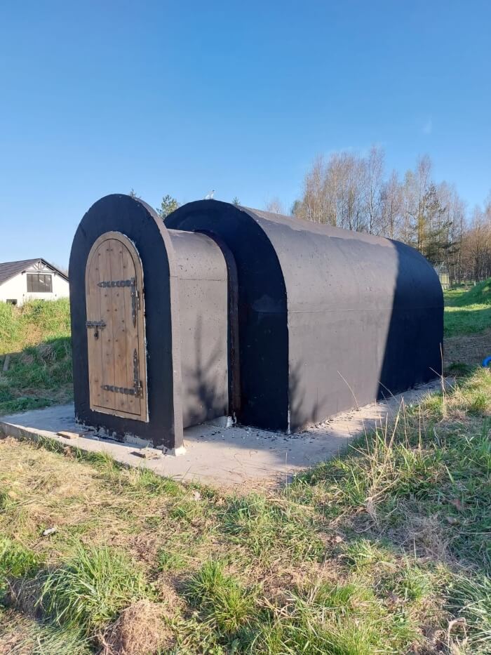 Hotová záhradná pivnica s predsieňou, nainštalovaná na pozemku klienta v Hlohovec